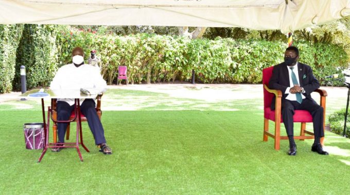Museveni with Mao at State House